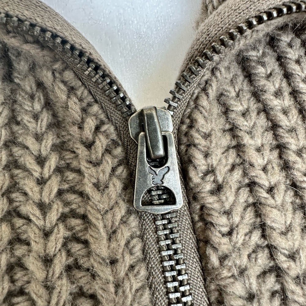 American Eagle Y2K Cable Knit Sweater Vest Sz M Chunky Wool Boho Hippie Granola - Picture 2 of 7